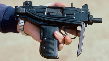 Малолетняя девочка застрелила инструктора Малолетняя девочка застрелила инструктора