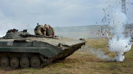 Пьяные солдаты ВСУ расстреляли сослуживца в зоне АТО в Донбассе Пьяные солдаты ВСУ расстреляли сослуживца в зоне АТО в Донбассе