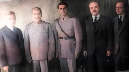 Шаха Ирана в большую политику ввел без преувеличения Сталин