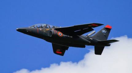 Военный самолет упал во Франции, один человек погиб, трое ранены