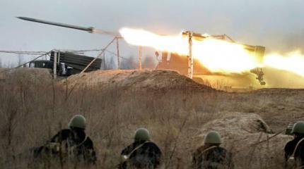 Киевские силовики обстреливают поселок Октябрьский в ДНР Киевские силовики обстреливают поселок Октябрьский в ДНР