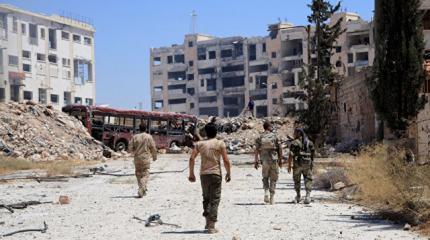 Боевики в Алеппо сложили оружие и сдаются сирийским ополченцам Боевики в Алеппо сложили оружие и сдаются сирийским ополченцам