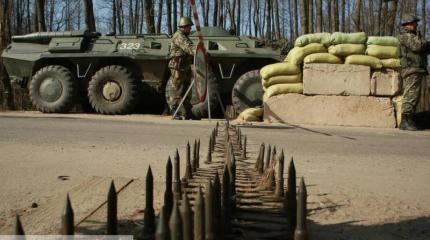 Украина начала строить стену на границе с Крымом Украина начала строить стену на границе с Крымом