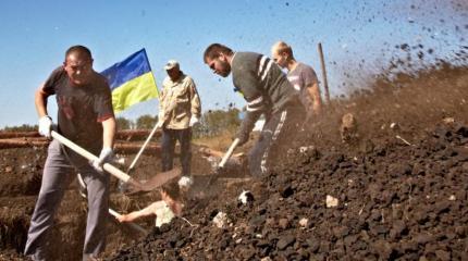 Украина накопала 250 километров рвов на границе с Россией Украина накопала 250 километров рвов на границе с Россией