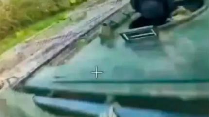 Российский дрон попал в голову водителя украинской БМП Российский дрон попал в голову водителя украинской БМП