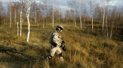 Латышские добровольцы на учениях собираются с духом против России Латышские добровольцы на учениях собираются с духом против России
