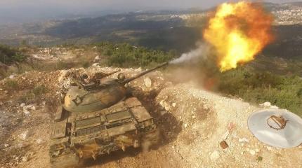 Танковая атака: армия Асада бомбит боевиков ИГ под Дейр-эз-Зором Танковая атака: армия Асада бомбит боевиков ИГ под Дейр-эз-Зором
