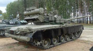 Российский танк Т-80БВ кумулятивным снарядом уничтожил украинский Т-64БВ