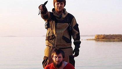 Кого казнили в ИГ: русского разведчика или своего боевика-мусульманина? Расследование Reuters Кого казнили в ИГ: русского разведчика или своего боевика-мусульманина? Расследование Reuters
