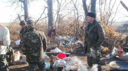 Солдат ВСУ в зоне АТО кормят отбросами