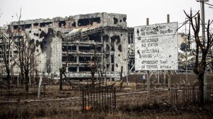 В районе донецкого аэропорта вновь рвутся снаряды В районе донецкого аэропорта вновь рвутся снаряды