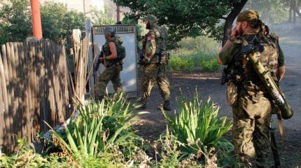 Ополченцы укрепляют позиции и блокпосты в Новоазовске Ополченцы укрепляют позиции и блокпосты в Новоазовске