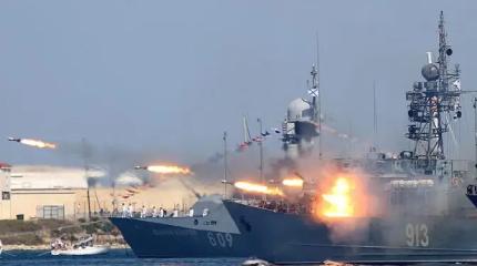 День ВМФ РФ вовсе не смыло, а лишь освежило бодрящим «Июльским штормом» День ВМФ РФ вовсе не смыло, а лишь освежило бодрящим «Июльским штормом»