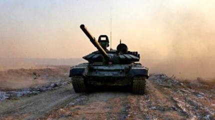 Танк Т-90 в Сирии подбит американской ракетой TOW Танк Т-90 в Сирии подбит американской ракетой TOW