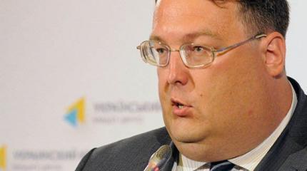 Махновщина уже на пороге: на Украине могут раздать оружие всем желающим Махновщина уже на пороге: на Украине могут раздать оружие всем желающим