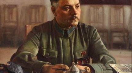 Ведь с нами Ворошилов, первый красный офицер…