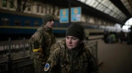 Западу плевать на Киев, им надо, чтобы хоть кто-то в русских стрелял