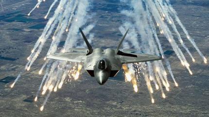 NI: Россия вынуждает США сделать F-22 еще смертоноснее