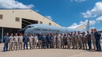 ВВС Турции получили модернизированный заправщик Boeing KC-135 Stratotanker