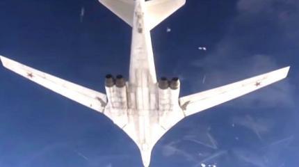 Минобороны опубликовало эффектные видео ударов стратегической авиации в Сирии Минобороны опубликовало эффектные видео ударов стратегической авиации в Сирии