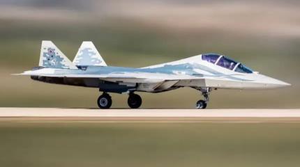 Второе кресло в кабине создает новую роль для Су-57