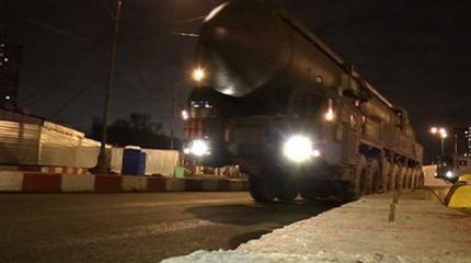 Ядерный ракетный комплекс перебросили в Москву Ядерный ракетный комплекс перебросили в Москву