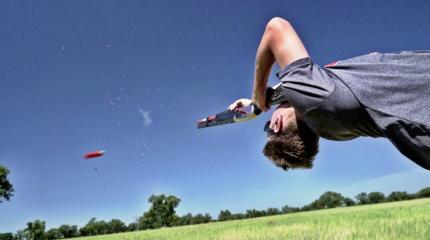 Невероятные навыки стрельбы из ружей от группы Dude Perfect Невероятные навыки стрельбы из ружей от группы Dude Perfect