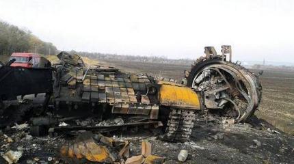 Артиллерия ополченцев уничтожила украинский танк, в Песках идут стрелковые бои Артиллерия ополченцев уничтожила украинский танк, в Песках идут стрелковые бои