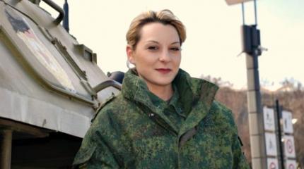 Лейтенант ДНР Лилия "Мачете" Свиридова: "Нам нужно присоединиться к России" Лейтенант ДНР Лилия "Мачете" Свиридова: "Нам нужно присоединиться к России"