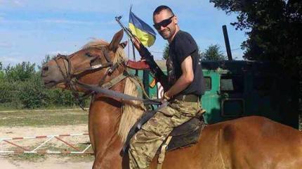С шашками на танки: Атошник получил боевого коня вместо авто С шашками на танки: Атошник получил боевого коня вместо авто
