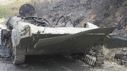 Взрыв БМП на Донбассе. Два 200-х, семь 300-х Взрыв БМП на Донбассе. Два 200-х, семь 300-х