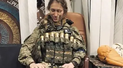 Изгнанная из итальянских ВВС пилот решила поохотиться на русских в Донбассе Изгнанная из итальянских ВВС пилот решила поохотиться на русских в Донбассе