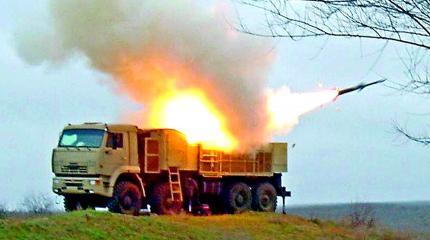 Первое боевое: «Панцирь-С1» сбил вражеские ракеты на авиабазе Хмеймим Первое боевое: «Панцирь-С1» сбил вражеские ракеты на авиабазе Хмеймим