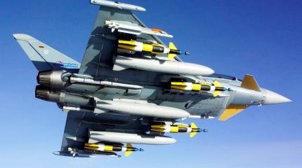 Британский истребитель Eurofighter показывает все свои зубы Британский истребитель Eurofighter показывает все свои зубы