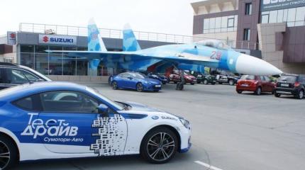 Военный истребитель на дорогах Приморья шокировал водителей Военный истребитель на дорогах Приморья шокировал водителей