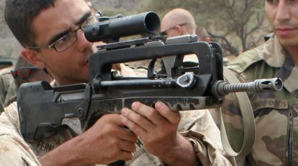 Французские военные продолжат «тискать» сорокалетний булл-пап FAMAS Французские военные продолжат «тискать» сорокалетний булл-пап FAMAS