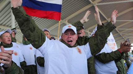 Во что играют военные: 10 странных эстафет Во что играют военные: 10 странных эстафет