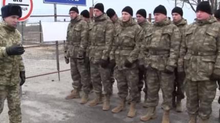 Добровольцы блокады Крыма облачаются в турецкую форму Добровольцы блокады Крыма облачаются в турецкую форму