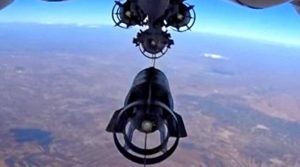 Российский Су-34 сбросил БЕТАБ-500 на склад боеприпасов ИГ в провинции Дараа Российский Су-34 сбросил БЕТАБ-500 на склад боеприпасов ИГ в провинции Дараа