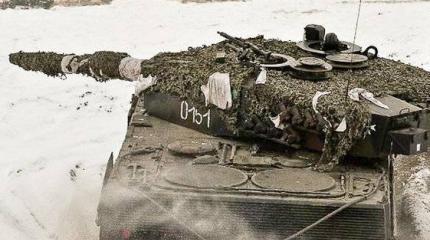 Еще один трофей: ВСУ бросили Leopard 2A4 с "реактивной броней"