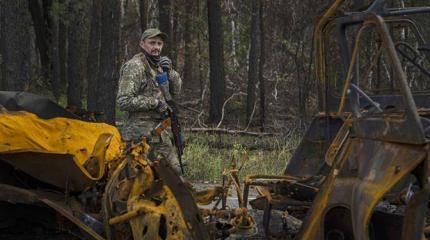 Битва за Красный Лиман: украинских боевиков выкуривают из лесов