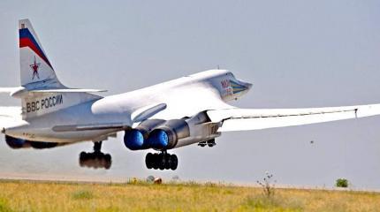 Бомбардировщик Ту-160 — редкий гость в небе над Балтикой Бомбардировщик Ту-160 — редкий гость в небе над Балтикой