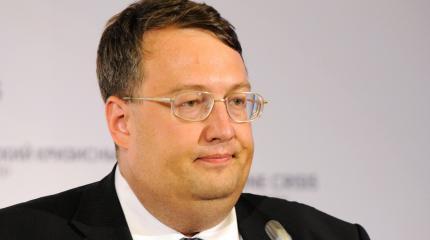 Геращенко признал, что Украина воюет с собственным народом на Донбассе Геращенко признал, что Украина воюет с собственным народом на Донбассе
