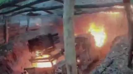 Реактивную установку RAK-12 на шасси Humvee превратили в гигантский костер