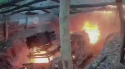 Реактивную установку RAK-12 на шасси Humvee превратили в гигантский костер