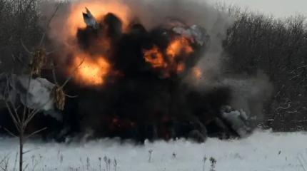 Дрон отследил, как танк ВСУ спрятался в "нору", где его и уничтожили