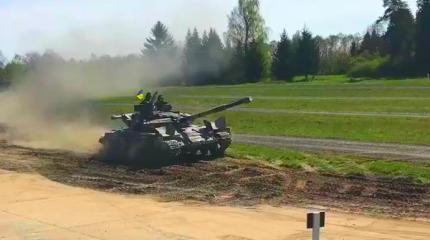 Украинские танкисты продолжают унижать советские Т-64 на танковом биатлоне Украинские танкисты продолжают унижать советские Т-64 на танковом биатлоне