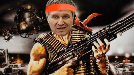 Карманная армия: Аваков вооружил тысячи приближенных Карманная армия: Аваков вооружил тысячи приближенных
