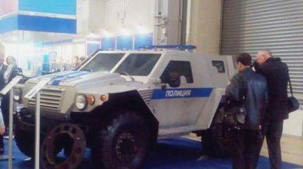В Москве показали новейший штурмовой плавающий бронеавтомобиль "Ансырь"