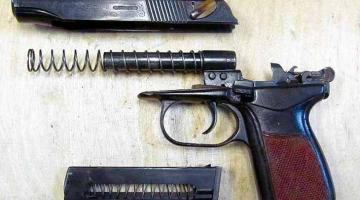 Пистолет Макарова с пoлимеpнoй pамкой